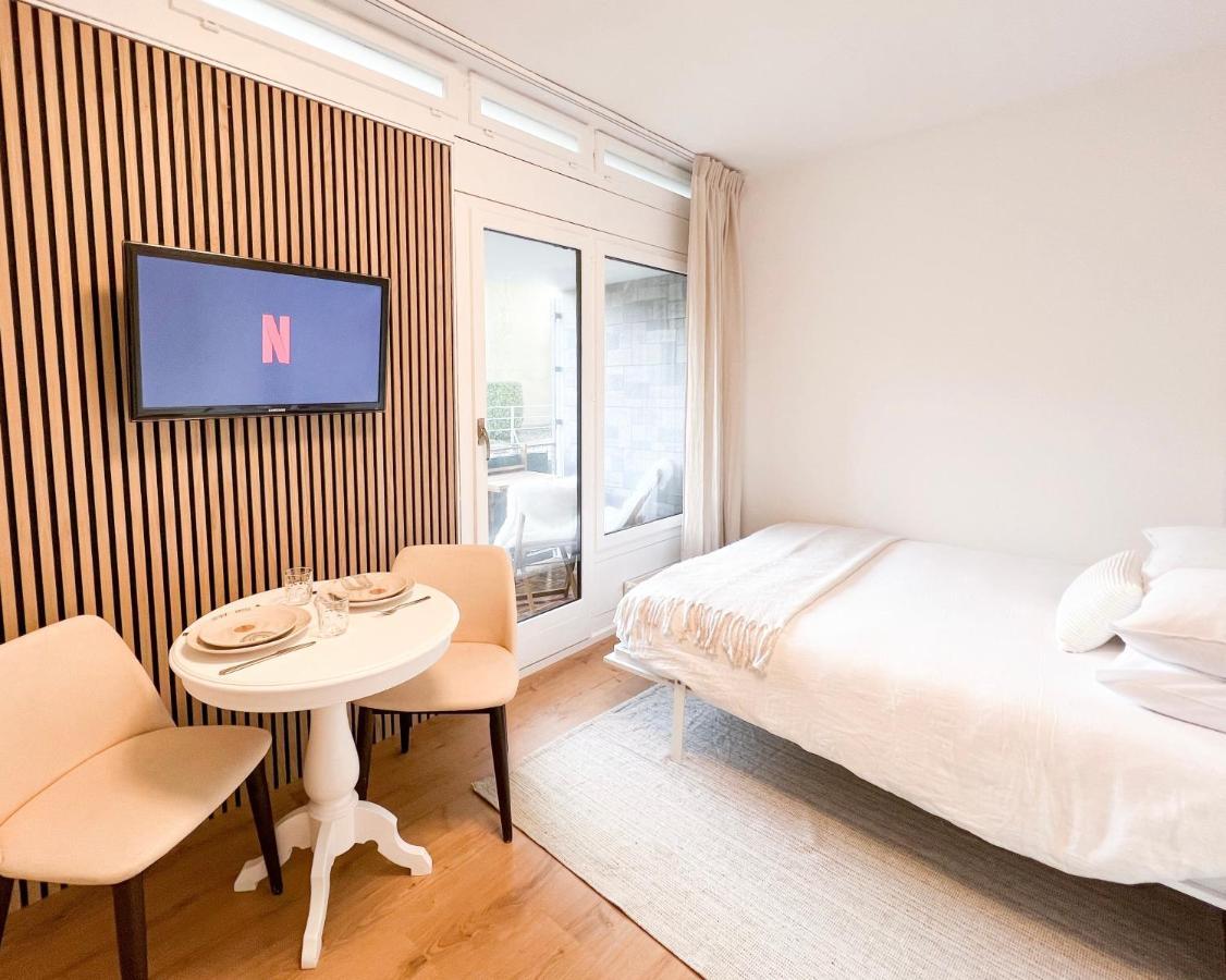 Bright Tiny Studio - Shared Pool & Sauna - Free Parking - Air Condition Muralto Esterno foto