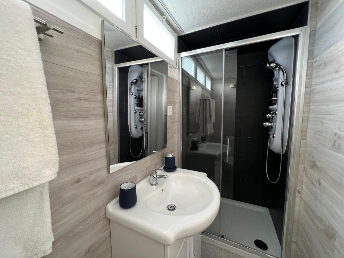 Bright Tiny Studio - Shared Pool & Sauna - Free Parking - Air Condition Muralto Esterno foto