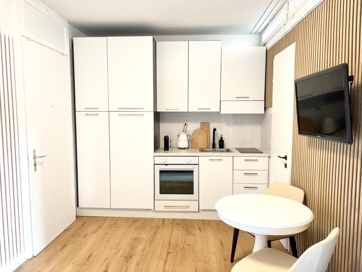 Bright Tiny Studio - Shared Pool & Sauna - Free Parking - Air Condition Muralto Esterno foto