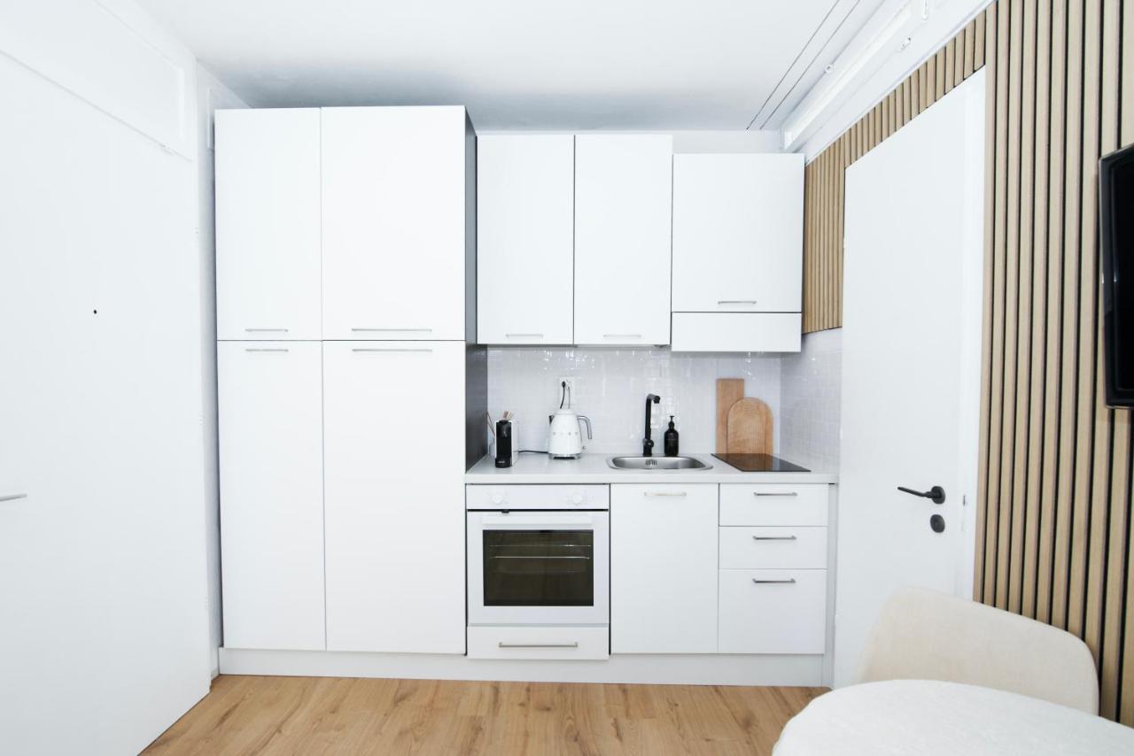 Bright Tiny Studio - Shared Pool & Sauna - Free Parking - Air Condition Muralto Esterno foto